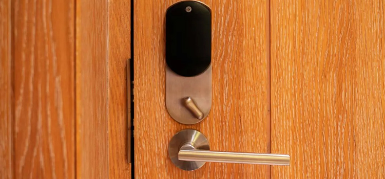 Automatic Locking Door Knob Montecito